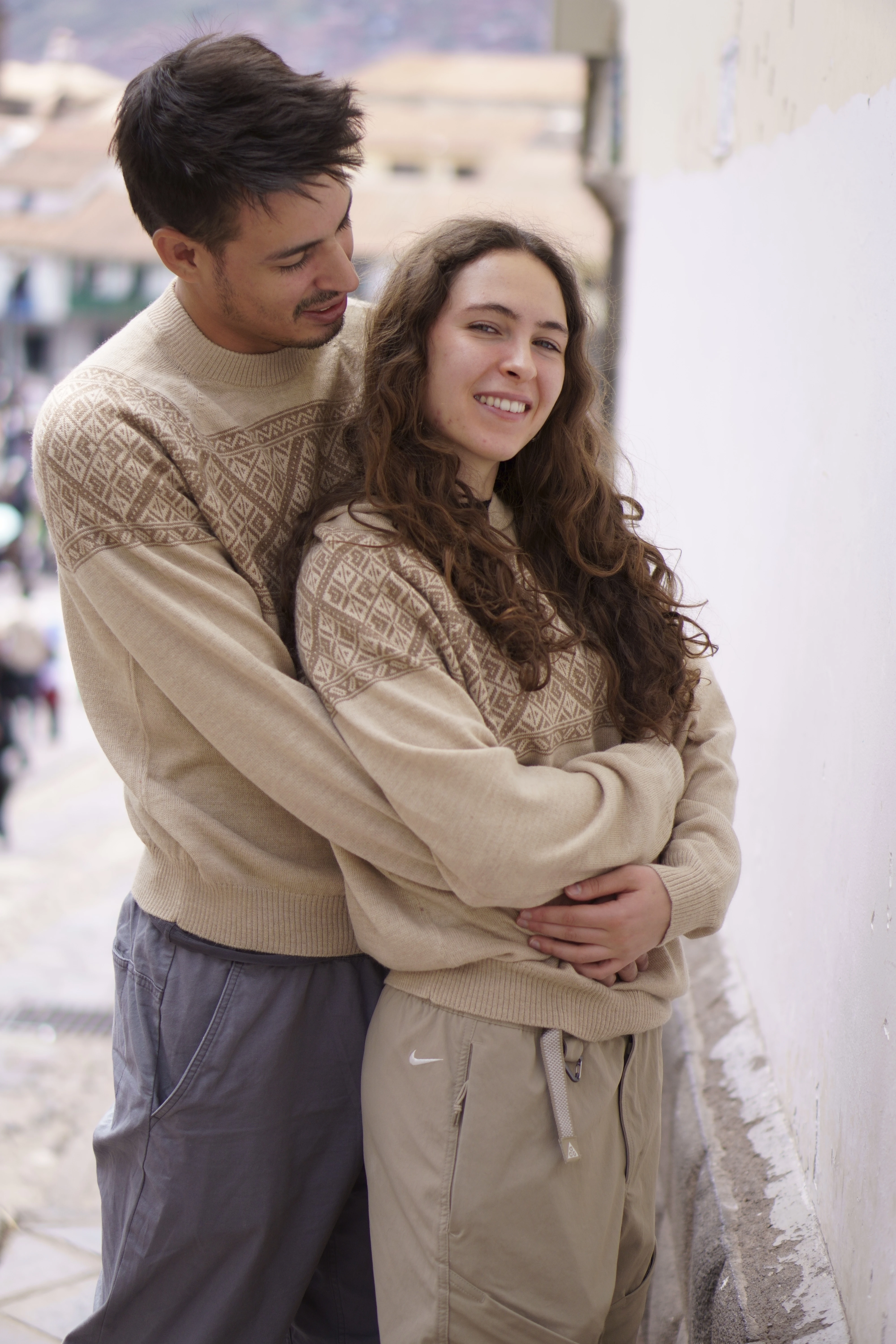 Couple wearing Aramayu alpaca jerseys
